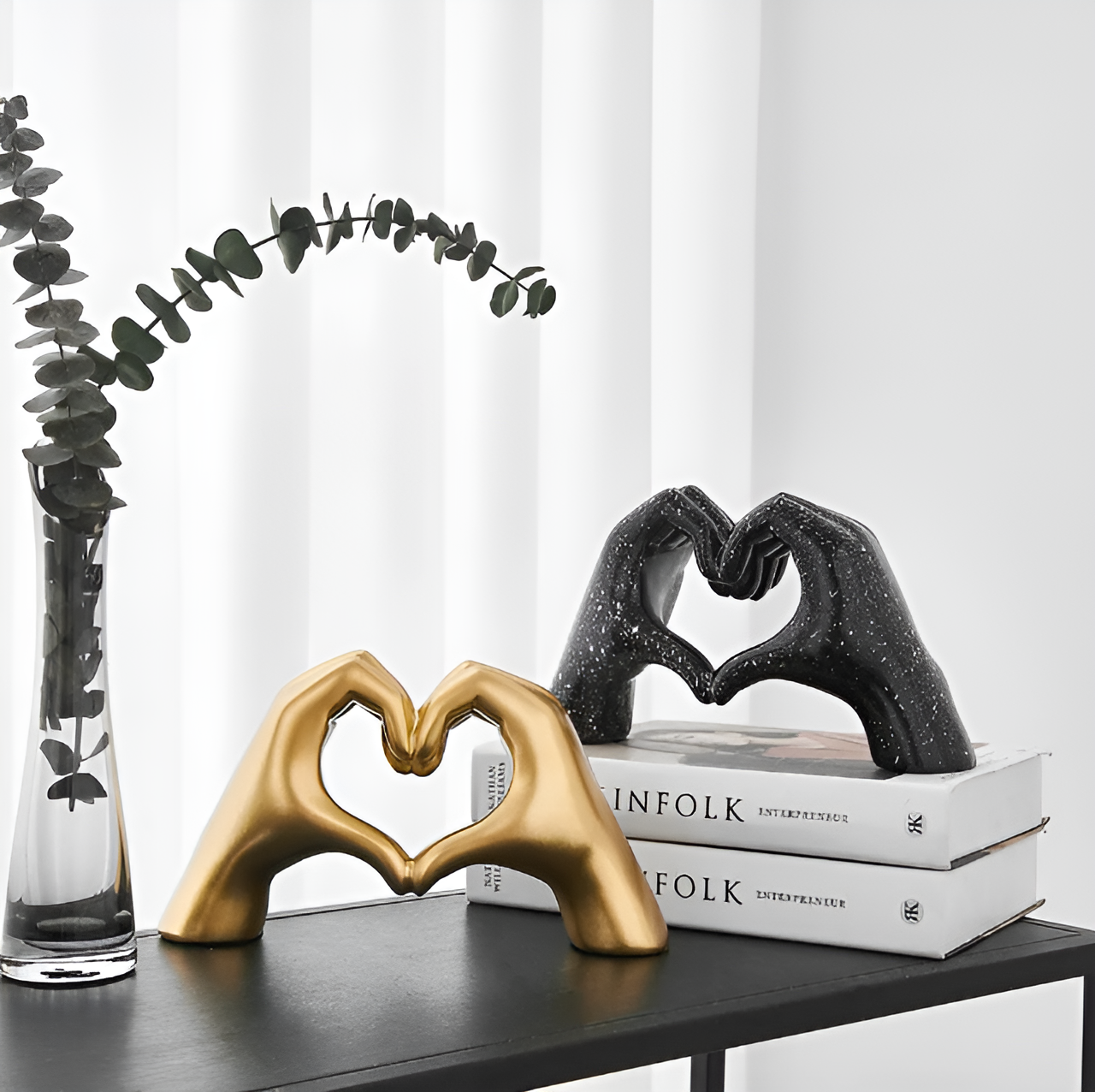 Moderne Håndskulptur – Evig Kærlighed i Elegant Design