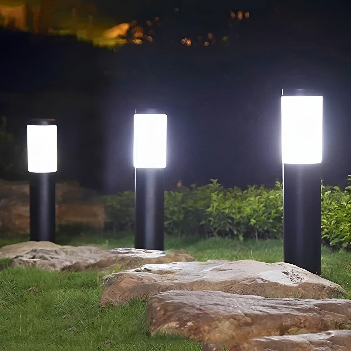 Elegant Udendørs Solcellelampe i Rustfrit Stål til Haven