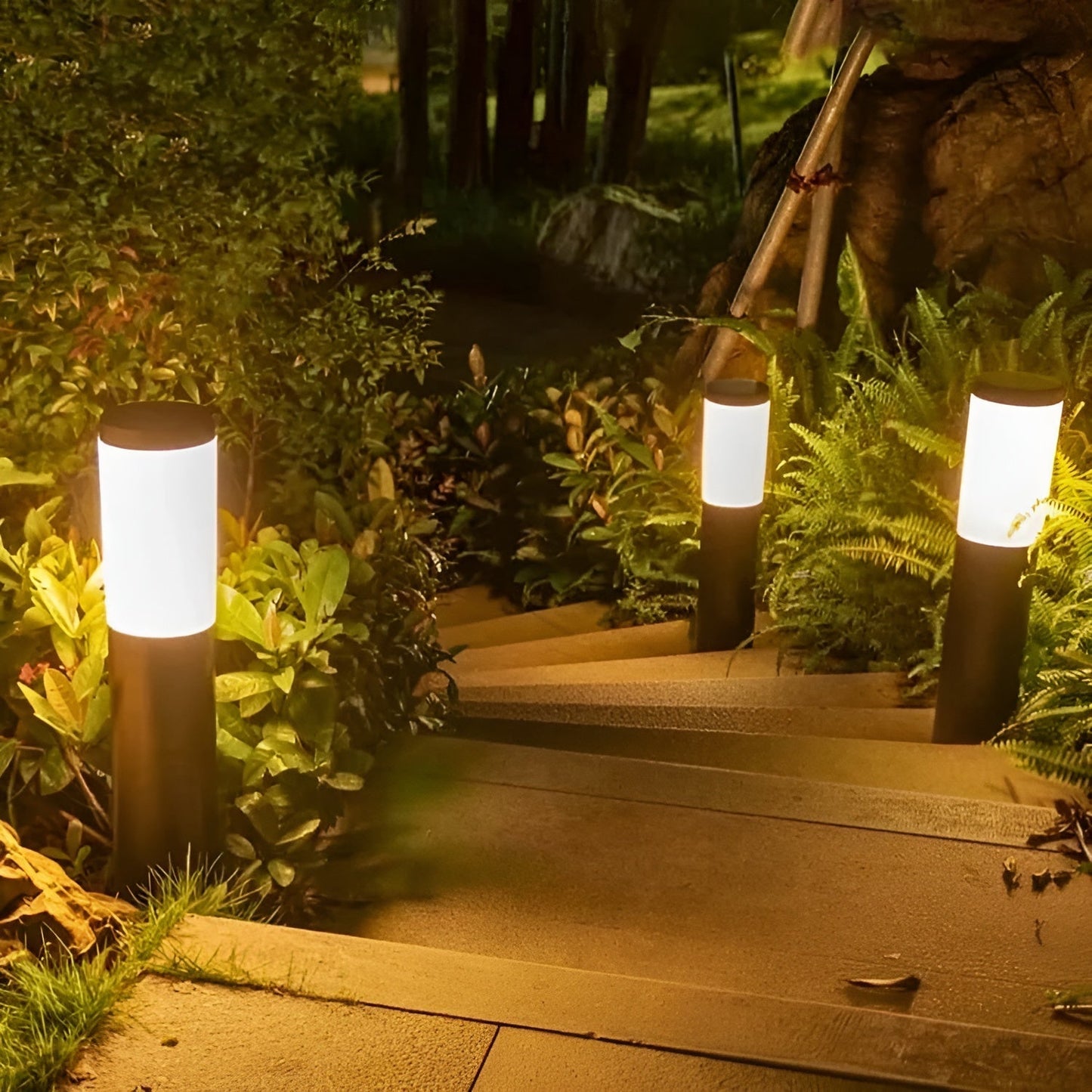 Elegant Udendørs Solcellelampe i Rustfrit Stål til Haven