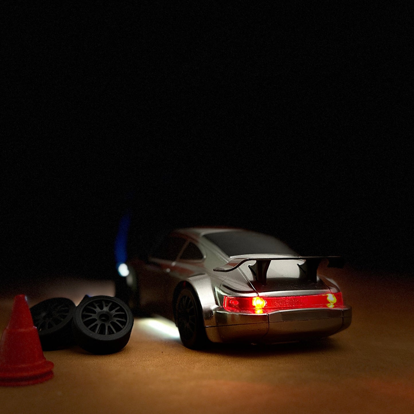 RC-driftbil med retrodesign för lek och skoj
