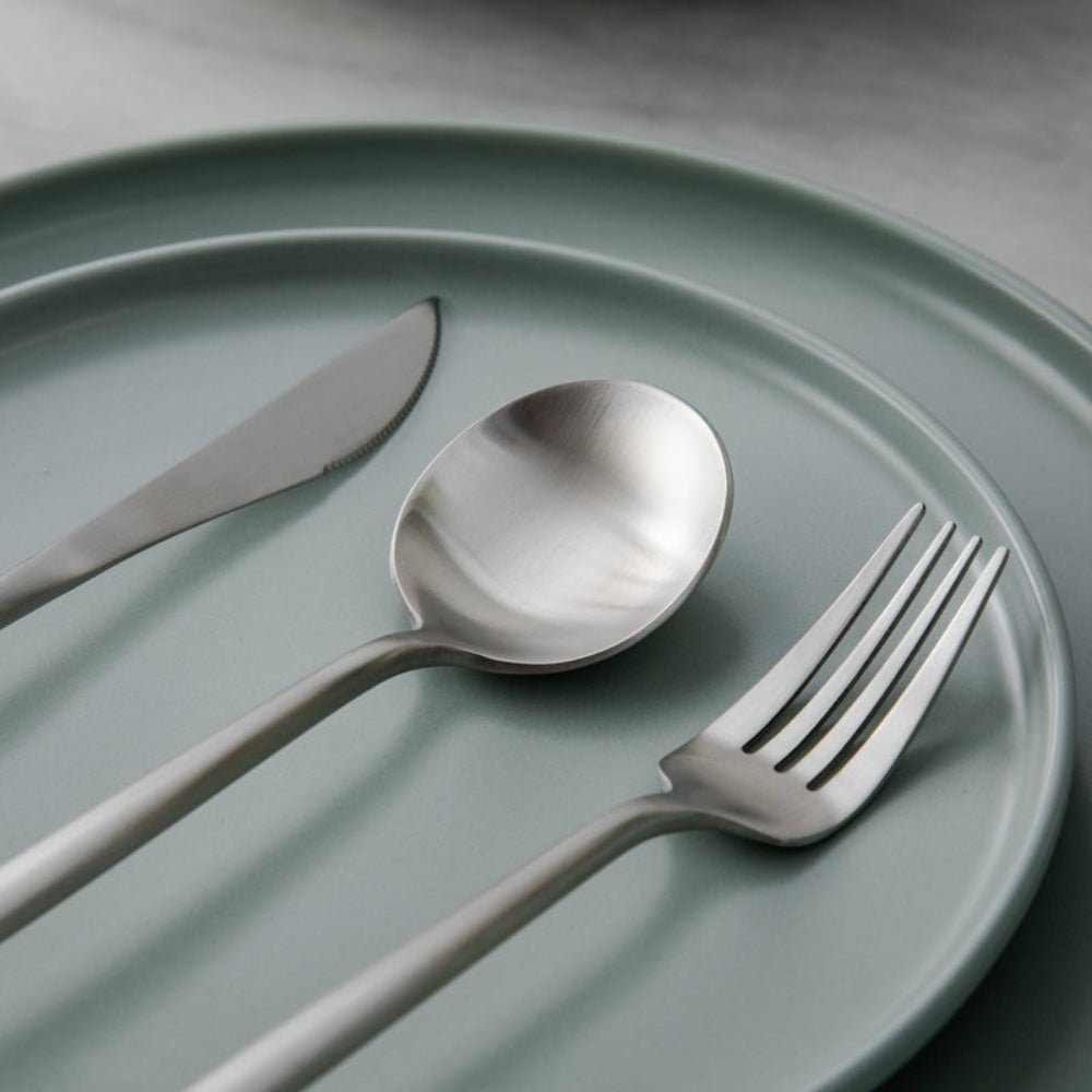 Modernt bestickset i rostfritt stål - Elegant och hållbart
