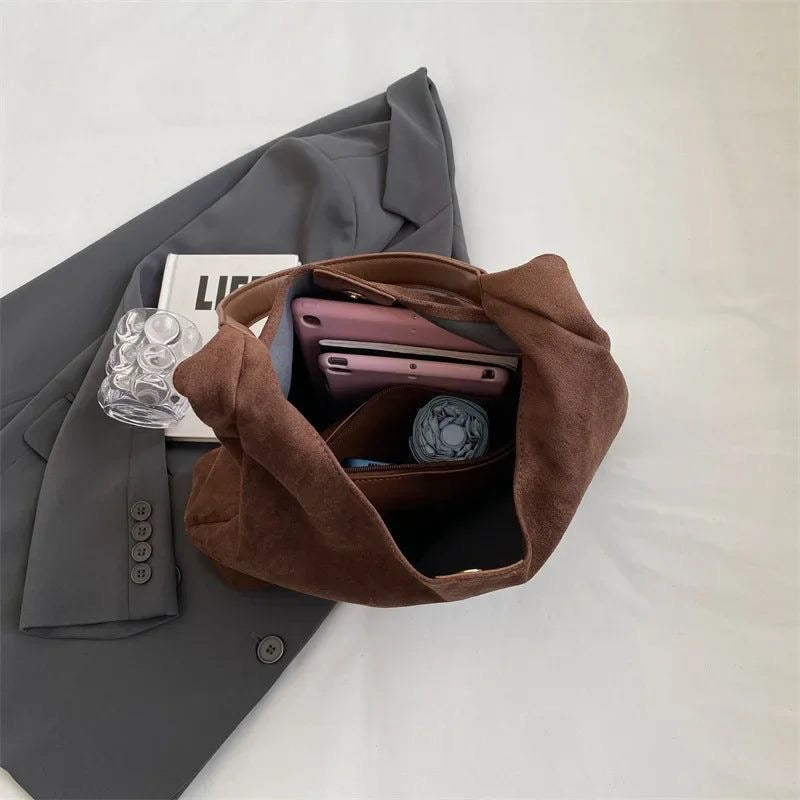 Elegant tygväska i mjukt naturmaterial