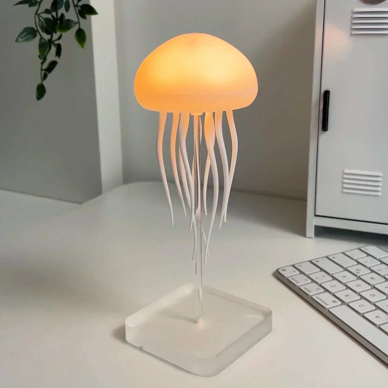 Lugnande LED-lampa med verklighetstrogna maneter för ditt hem