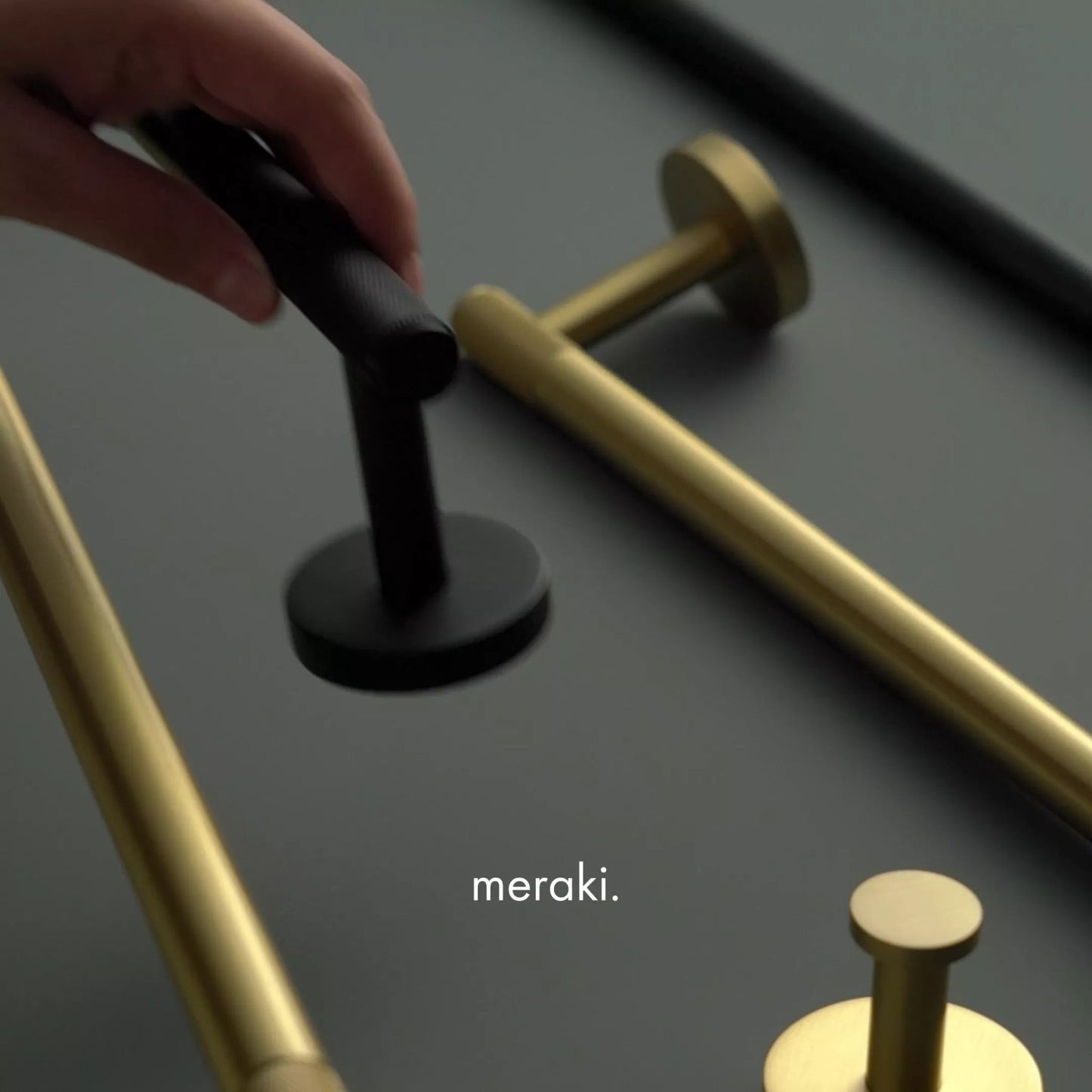 Elegant Handdukshållare i Mässing | Modern Design