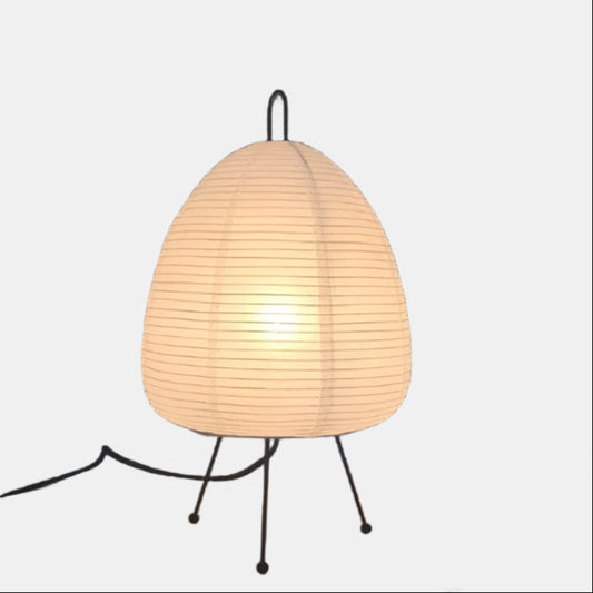 Elegant golvlampa med mjukt ljus för modern inredning