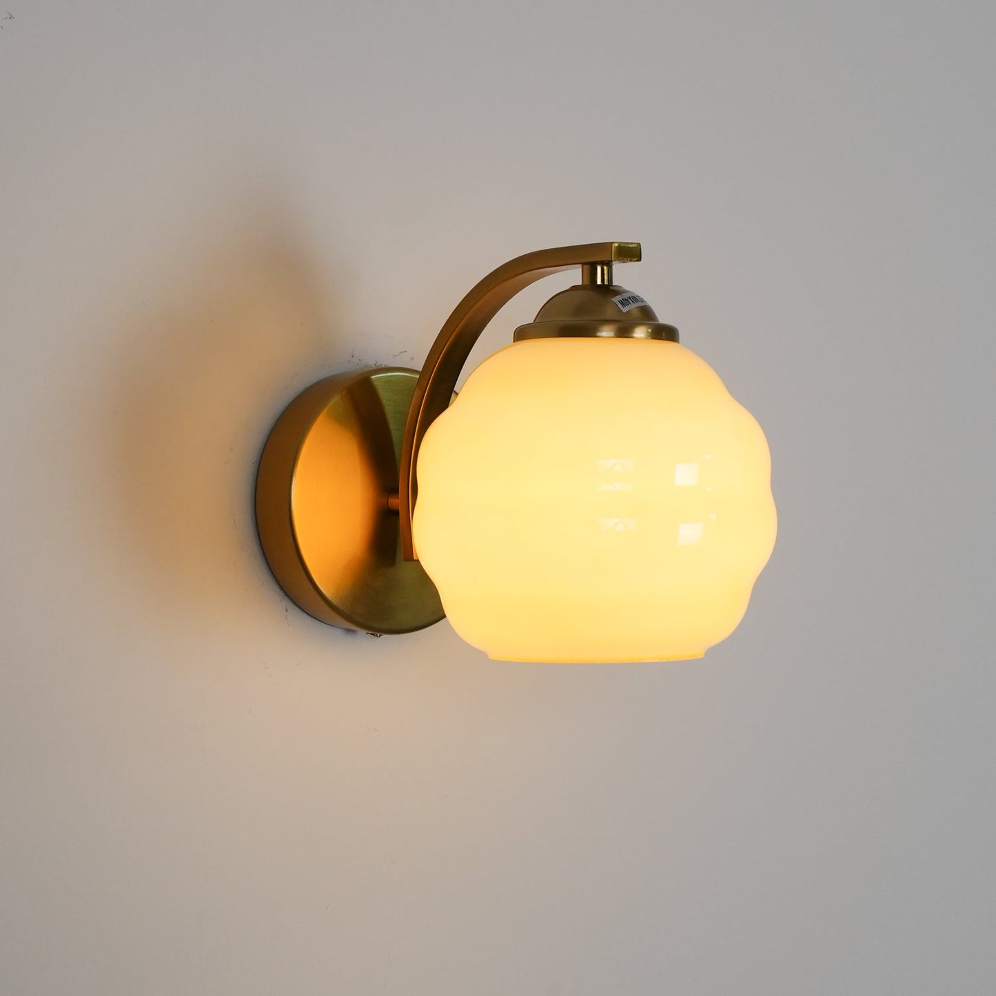 Vintage Væglampe i Buet Glas - Skab Hygge i Hjemmet
