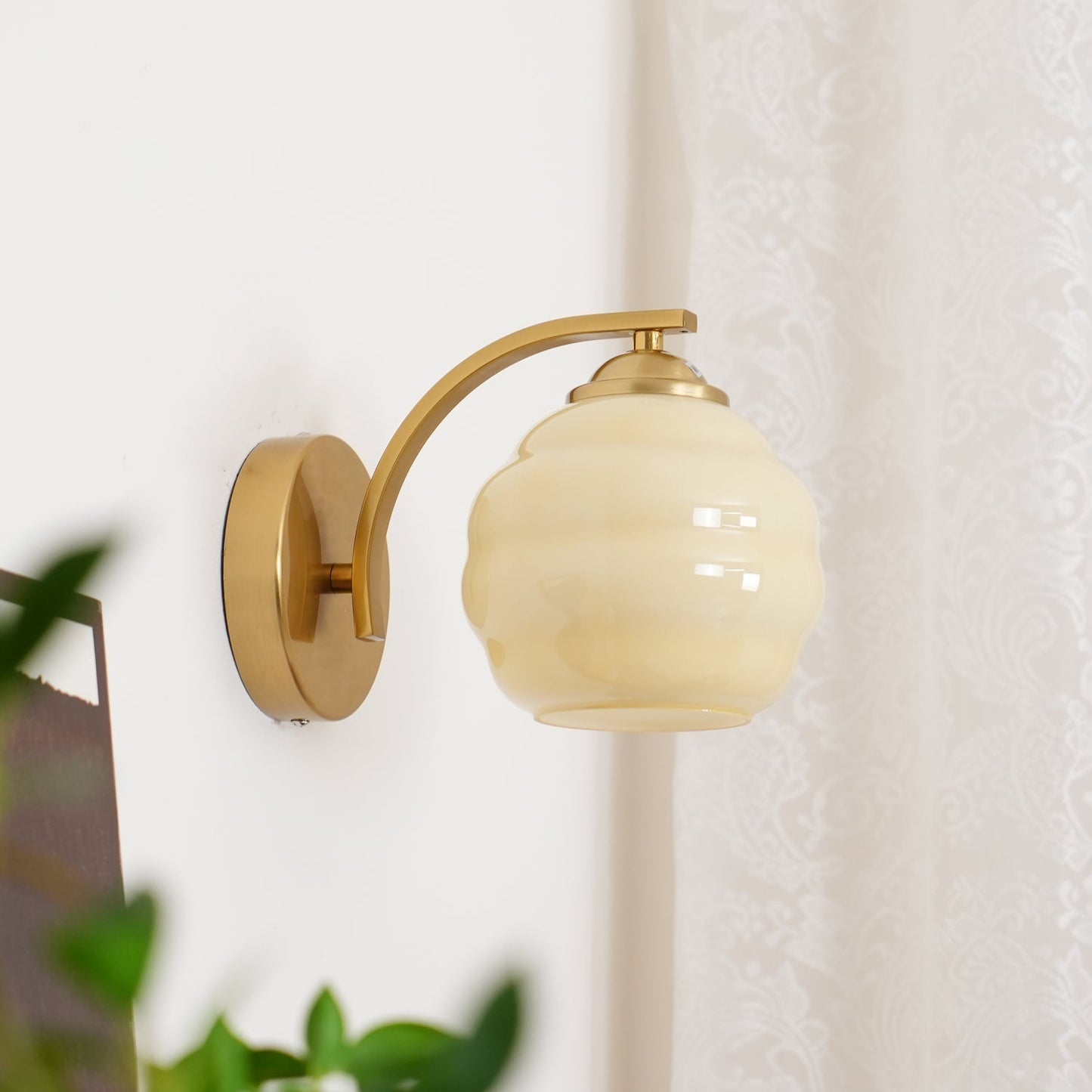 Vintage Væglampe i Buet Glas - Skab Hygge i Hjemmet