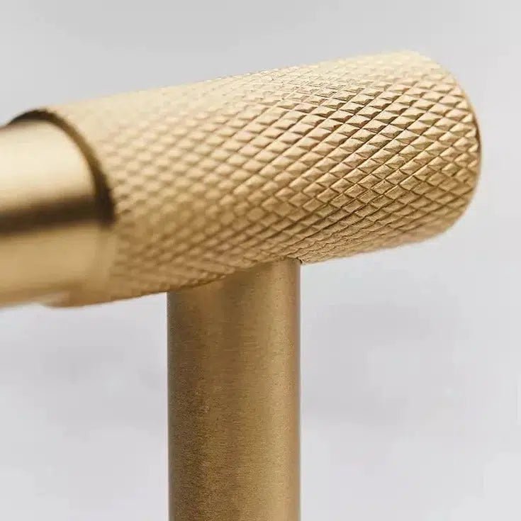 Eksklusive Messinggreb til Køkkenskabe med Industrielt Design