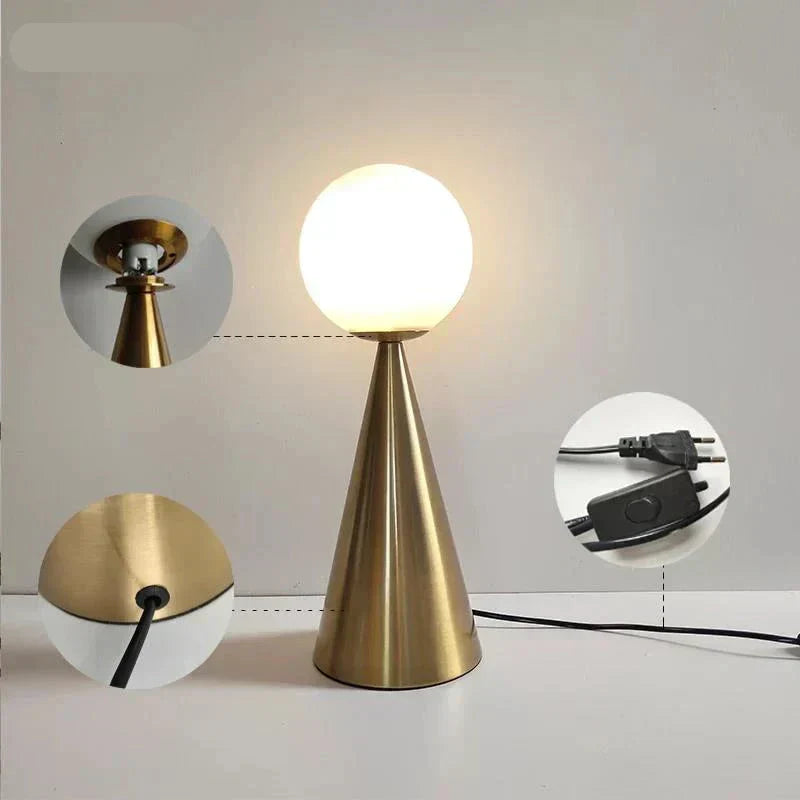 Moderne Kegleformet LED Bordlampe for Luksuriøs Stemning