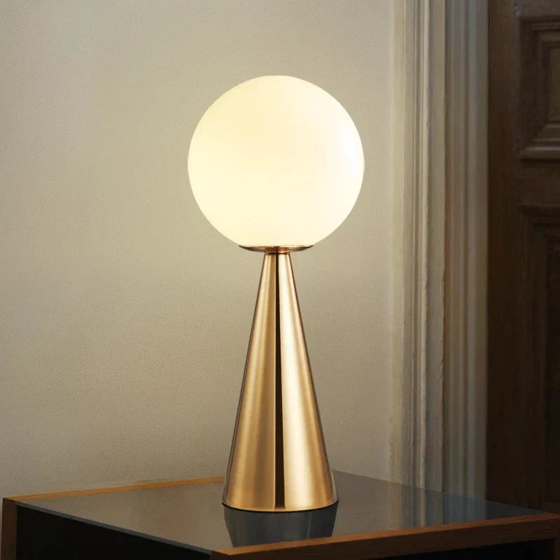 Moderne Kegleformet LED Bordlampe for Luksuriøs Stemning
