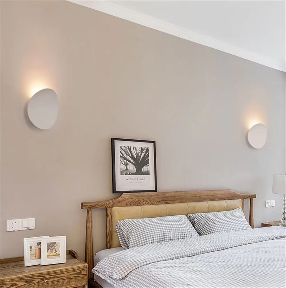 Elegant vägglampa i vågformad design – minimalistisk och modern