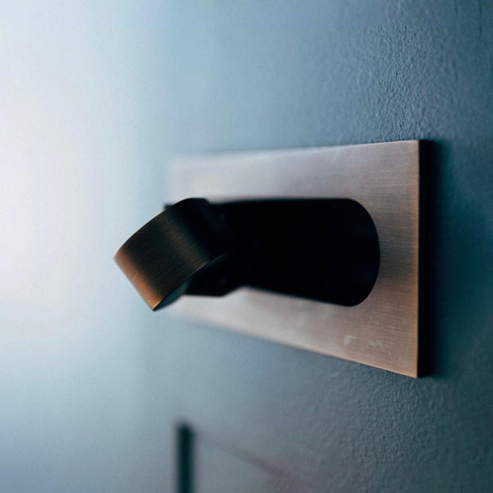 Justerbar LED Sengelampe med Pladsbesparende Design