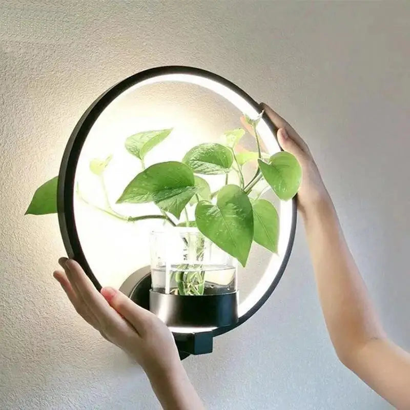 Elegant LED Væglampe med Indbygget Planteholder
