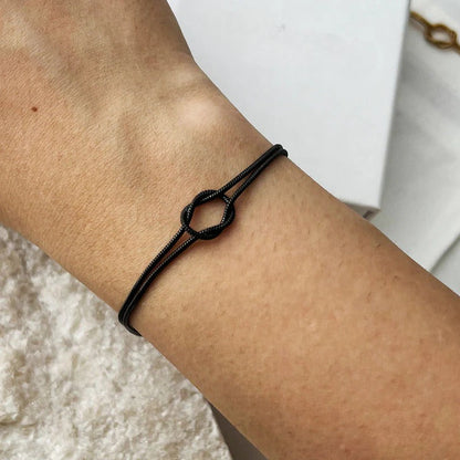 Elegant Nodeløs Armring – Atria