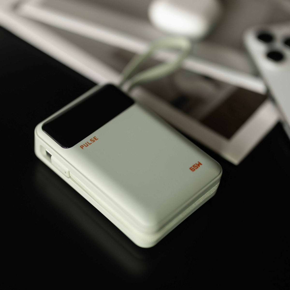 Kompakt 65 W Powerbank til laptop med 20.000 mAh og USB-C-kabel