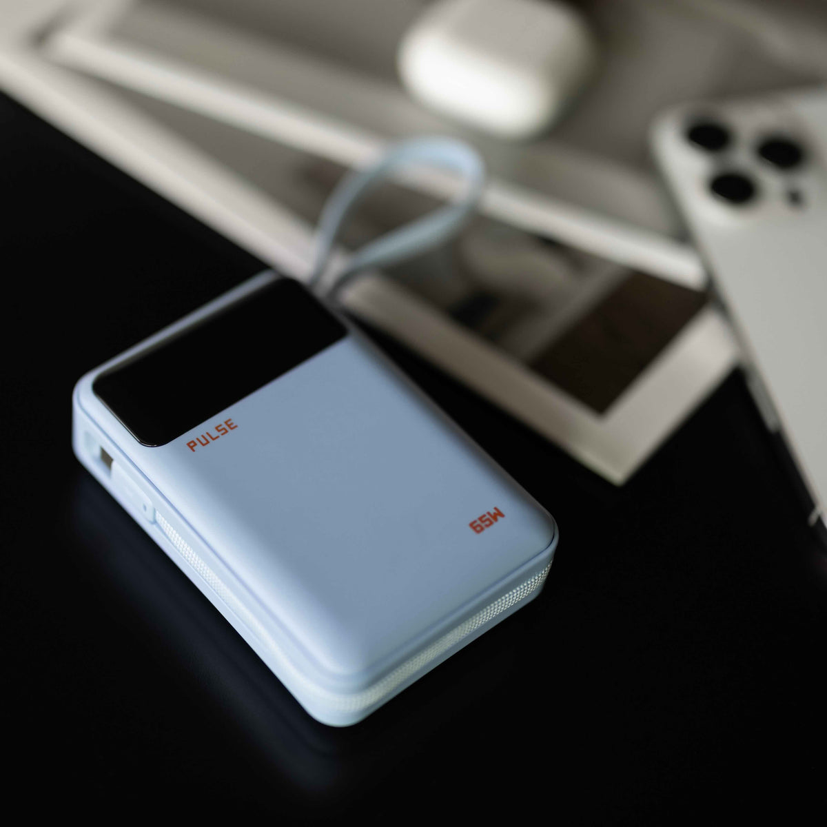 Kompakt 65 W Powerbank til laptop med 20.000 mAh og USB-C-kabel