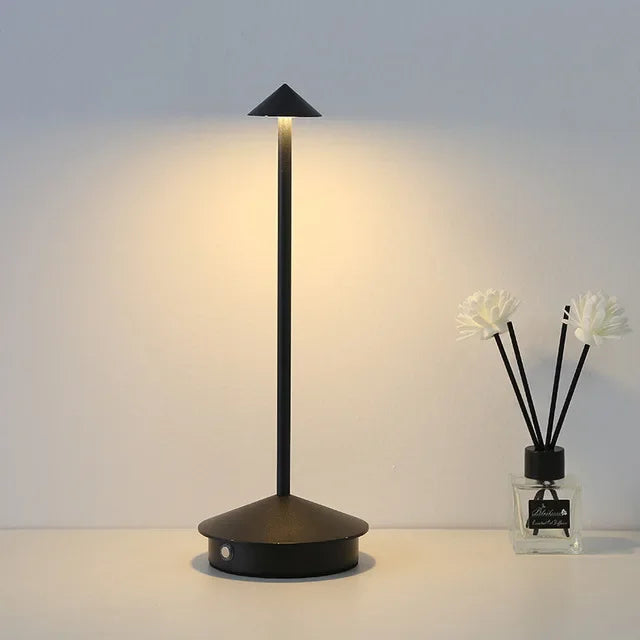 Stilren bordslampa med touchkontroll