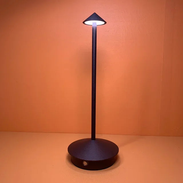 Stilren bordslampa med touchkontroll