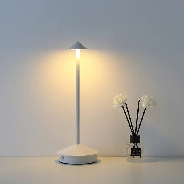 Stilren bordslampa med touchkontroll
