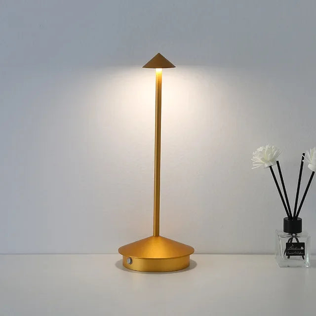 Stilren bordslampa med touchkontroll