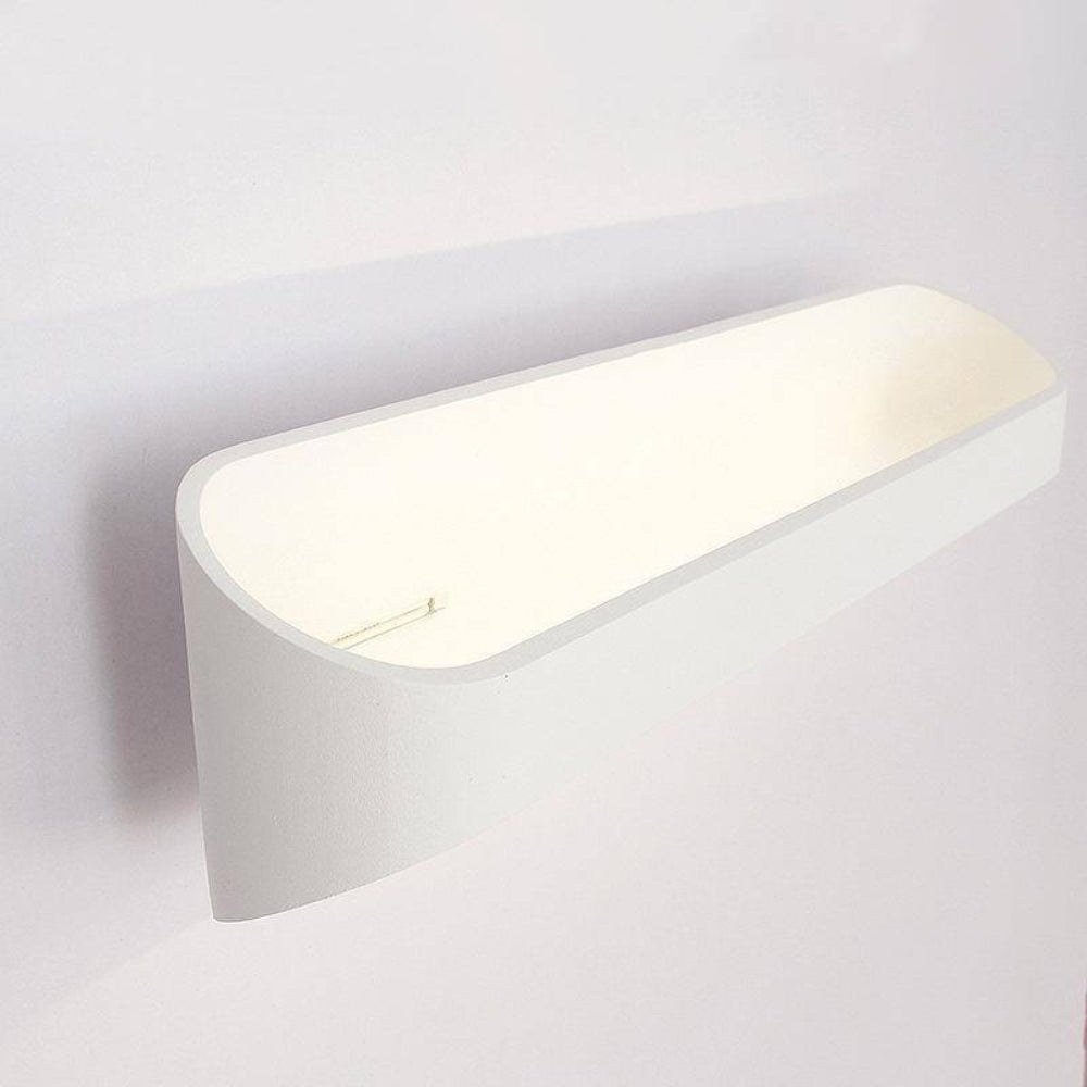 Elegant LED-væglampe i aluminium for varm atmosfære