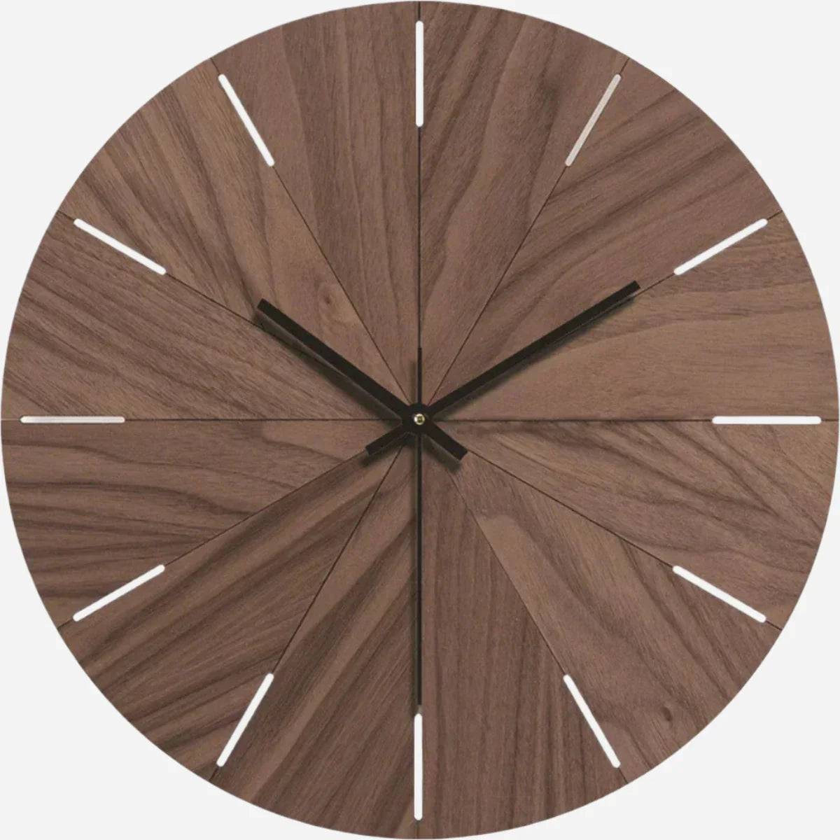 Stilren väggklocka med tystgående urverk och modern design