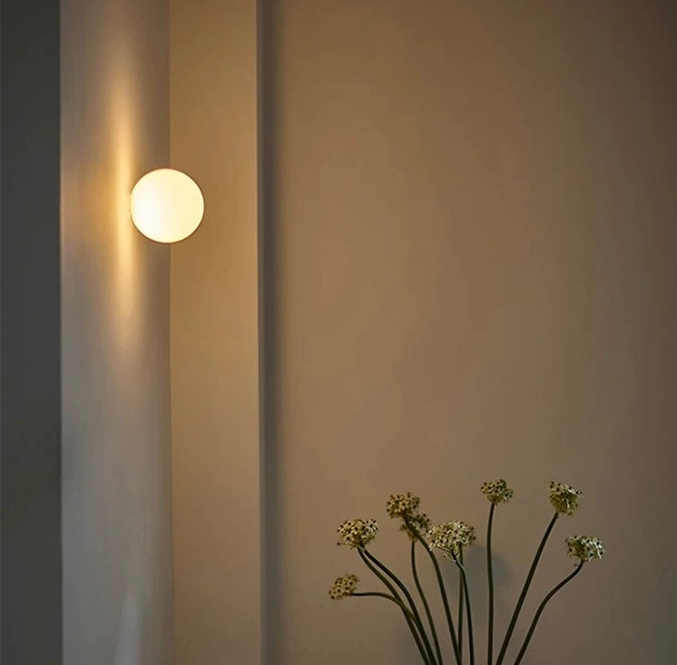 Moderne LED Væglampe i Mattglas – Energi-effektiv belysning