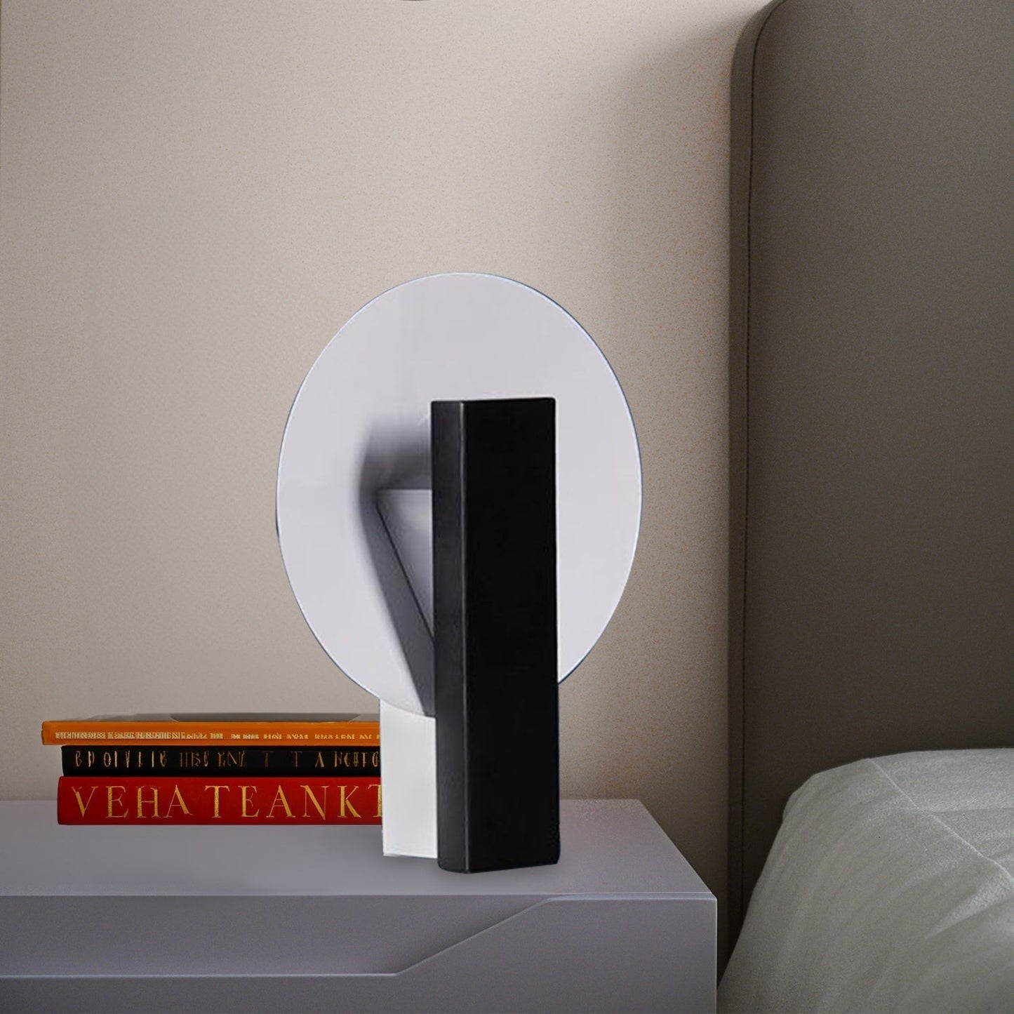 Elegant cirkelformad bordslampa med mjukt, inbjudande sken