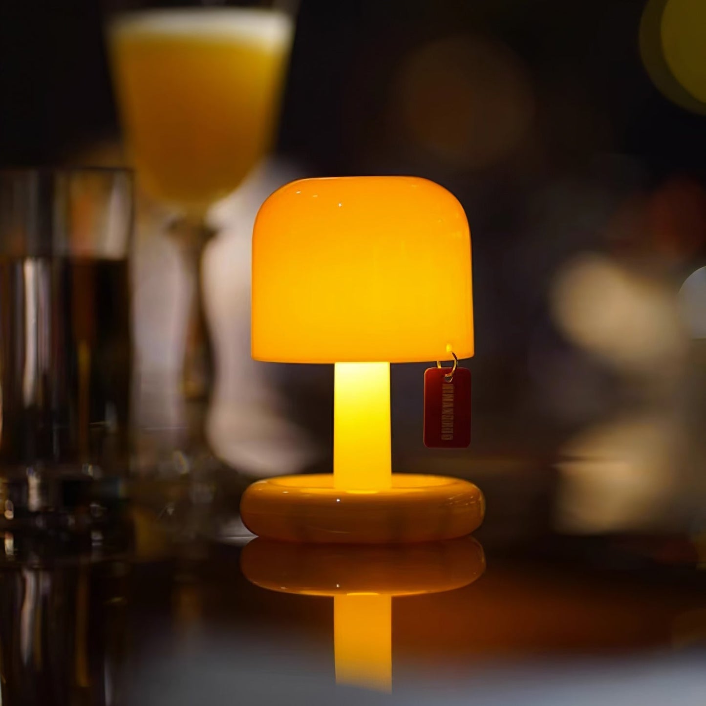 Kompakt LED Bordlampe med Batteri – Bærbar og Stilfuld Belysning