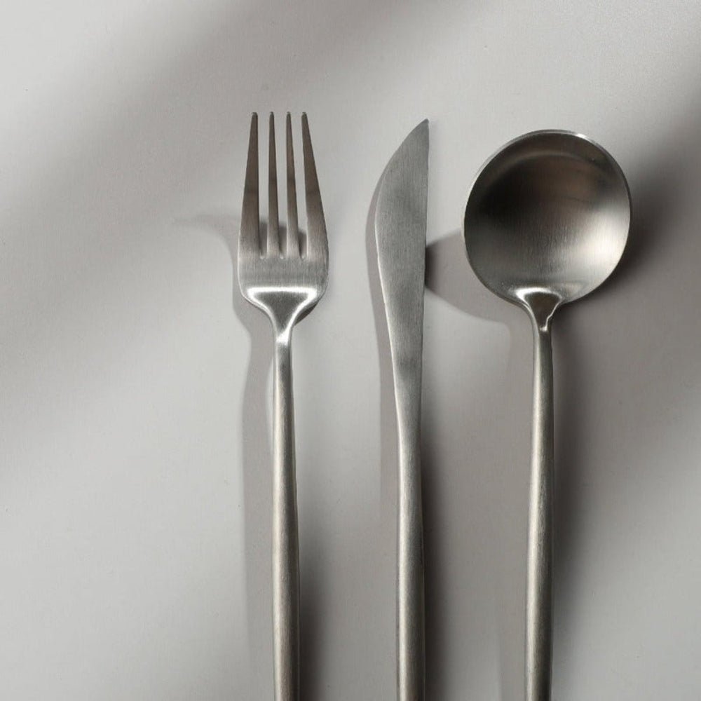 Modernt bestickset i rostfritt stål - Elegant och hållbart