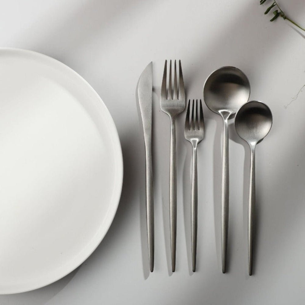 Modernt bestickset i rostfritt stål - Elegant och hållbart
