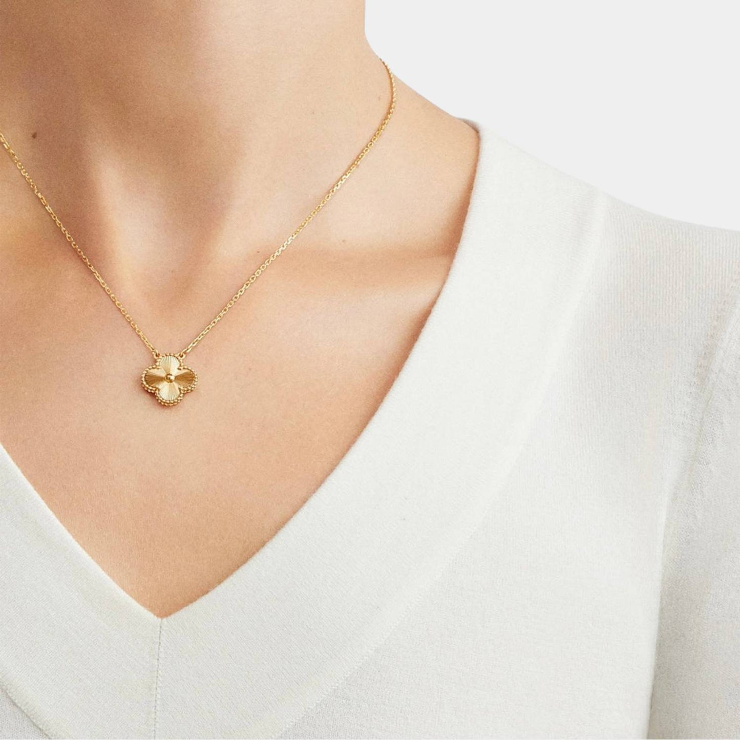 Smykkesæt med halskæde, armbånd og øreringe i luksusdesign