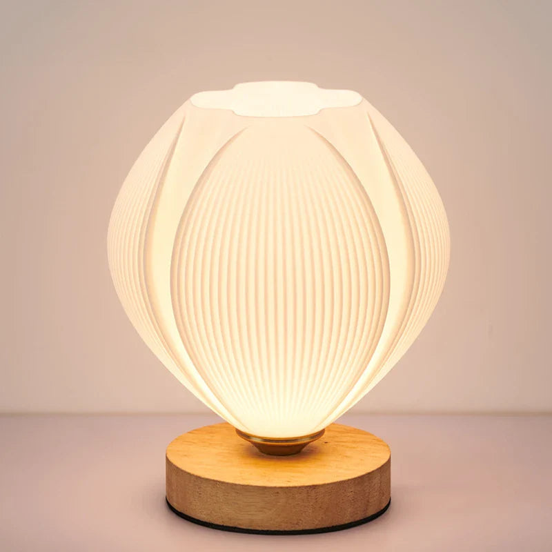 Elegant träbordslampa med lugnande skandinavisk belysning