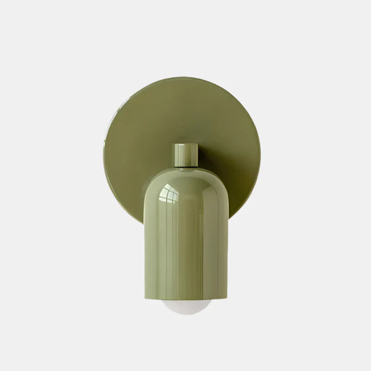 Elegant vägglampa med färgat glas för mys och stil