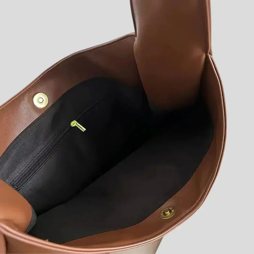 Elegant axelväska i hållbart material för kvinnor