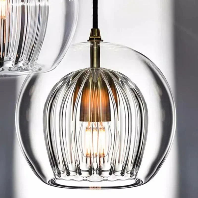 Elegant glaspendellampe til moderne hjem med LED-belysning