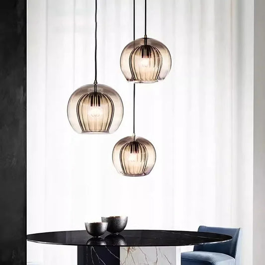 Elegant glaspendellampe til moderne hjem med LED-belysning