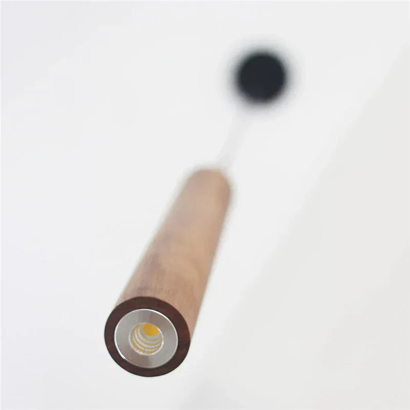 Modern taklampa med stilren design och enkel installation