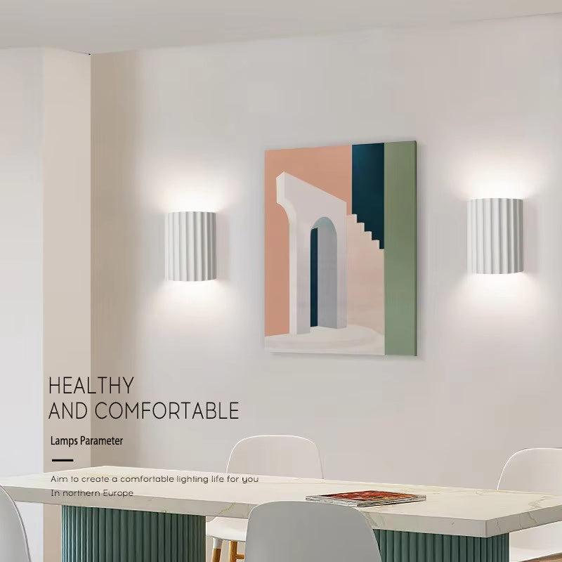 Moderne Væglampe med Gerippet Design og Stemningslys
