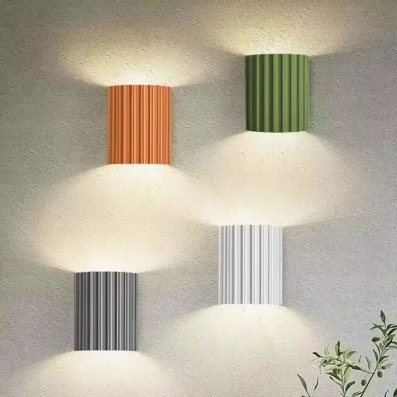 Moderne Væglampe med Gerippet Design og Stemningslys