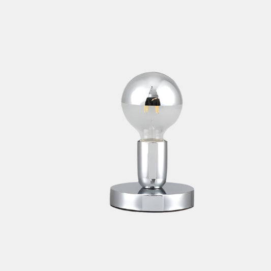 Elegant skrivbordslampa med hållbar design för dagligt bruk