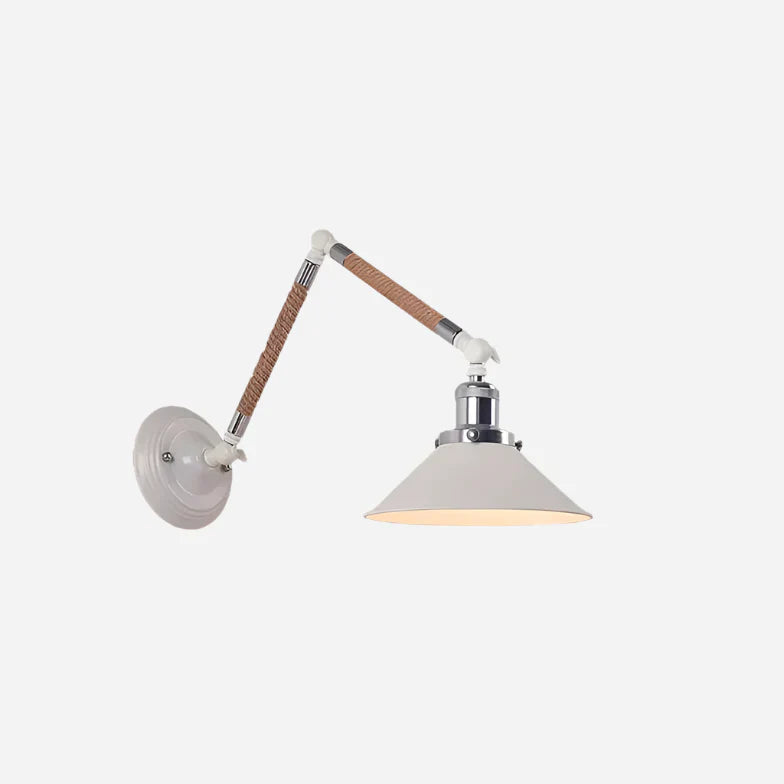 Elegant Vägglampa med Justerbara Armar och Modern Design