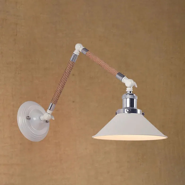 Elegant Vägglampa med Justerbara Armar och Modern Design