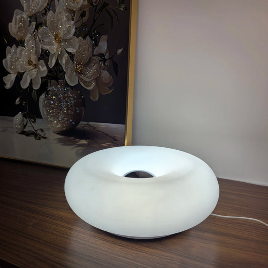 Stilren LED-lampa med touch och justerbart ljus