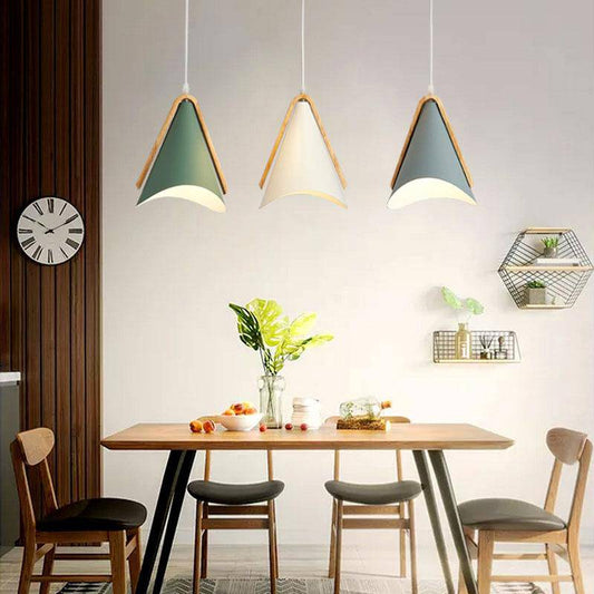 Elegant LED-träpendel: Skapa atmosfär med stilren design