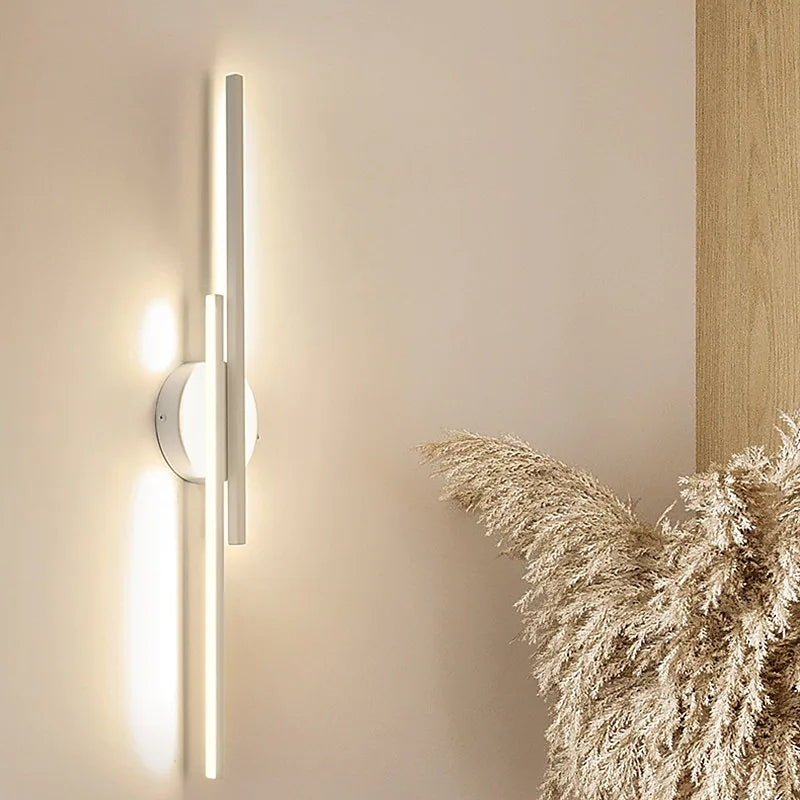 Stilren LED-væglampe med moderne dobbeltlinjedesign