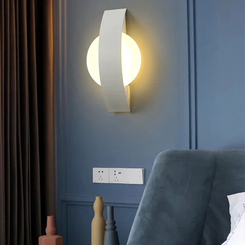 Stilren LED-vägglampa med effektivt och mysigt ljus
