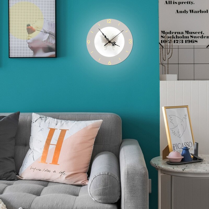 Stilfuld LED Væglampe med Ur - Funktionel og Moderne