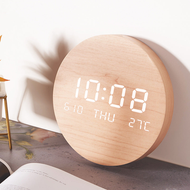 Elegant LED Vægur med Tydeligt Display og Trådløs Komfort
