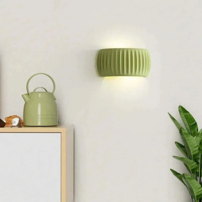 Exklusiv räfflad vägglampa med mjukt, inbjudande ljus